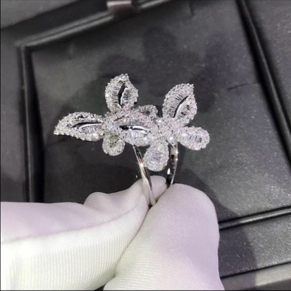 Stunning Butterfly ring - Picture 3 of 5
